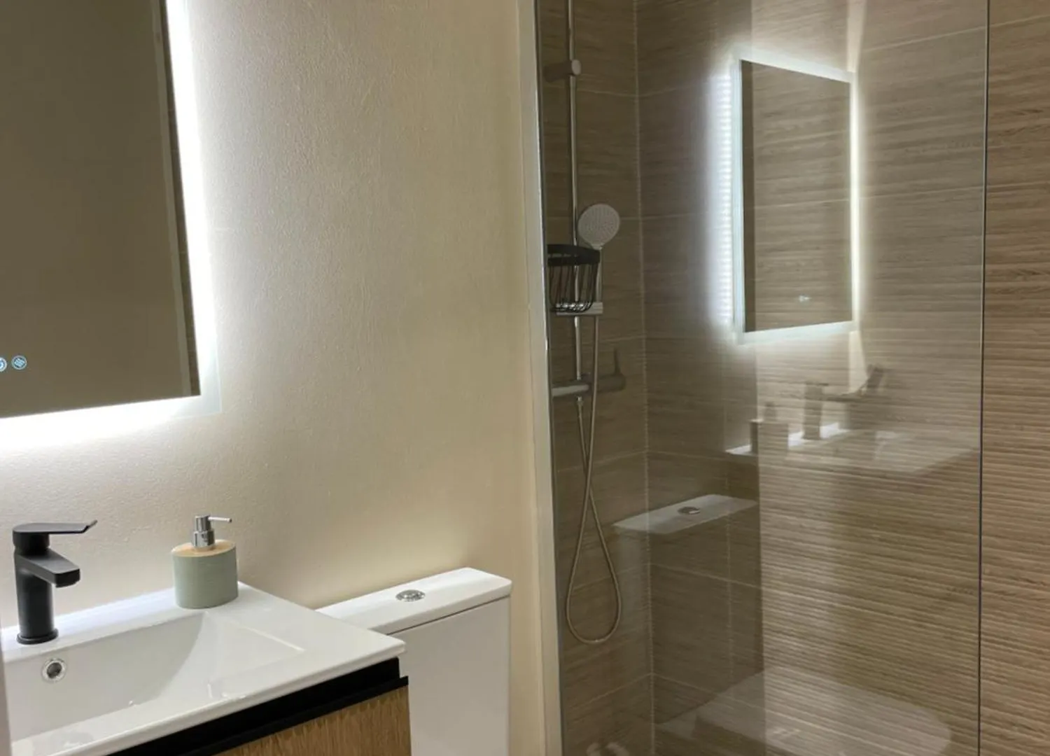 Apartamento 4 Dormitorios 2 Banos Parking Fuengirola 0*,  Spain